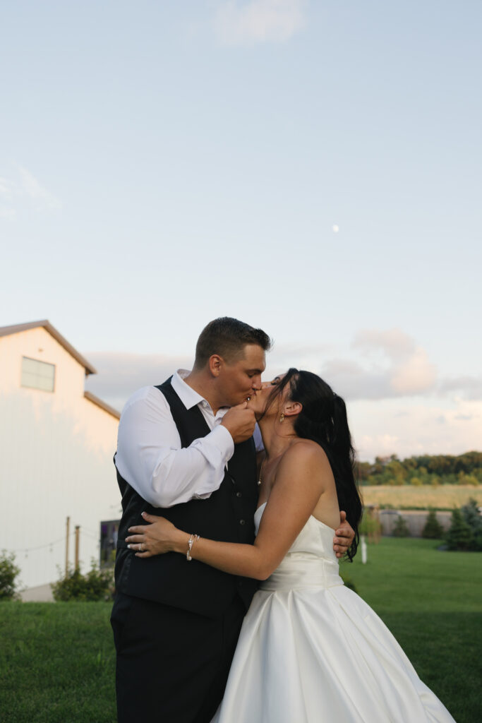 emerald-pines-barn-venue-best-sioux-falls-wedding-photographer