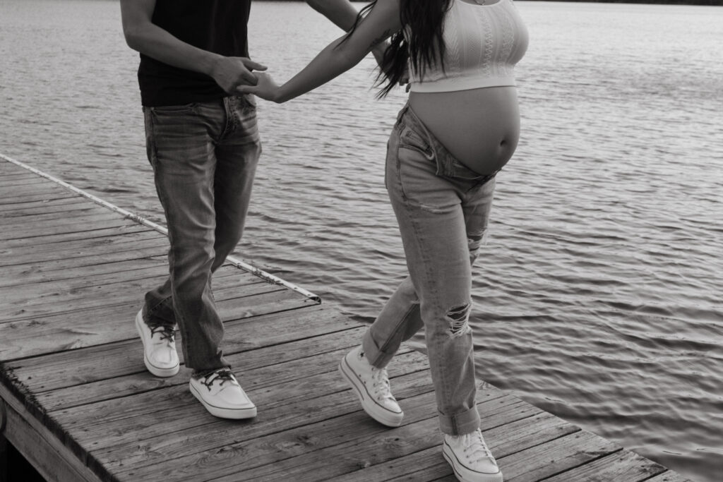 Lake Alvin Maternity Photoshoot